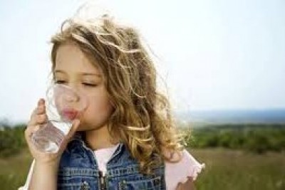 آیا نوشیدن آب در سلامت پوست تاثیر دارد؟