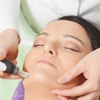 آیا میکرونیدلینگ و مزوتراپی که در مطب انجام میدهند موثر هست؟