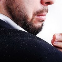 آیا واقعاً درمانی برای شوره سر وجود دارد؟